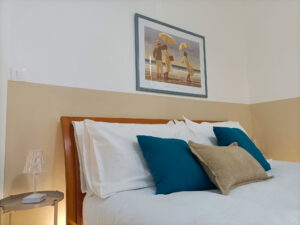 CUSCINI DOPPI, UNO NORMALE E UNO IN MEMORY FOAM